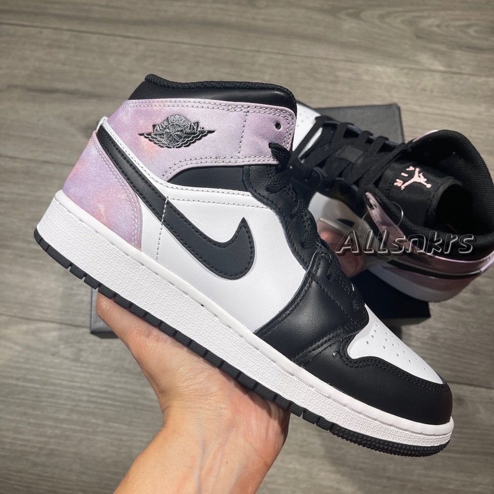 Air Jordan 1 Mid GS Pink Clouds ☁️